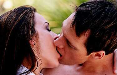 how to make a girl kiss you on the lips how to make a girl kiss you on the lips
